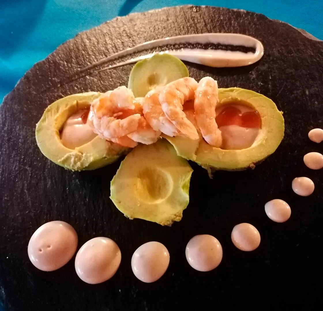 Aguacates con gambas