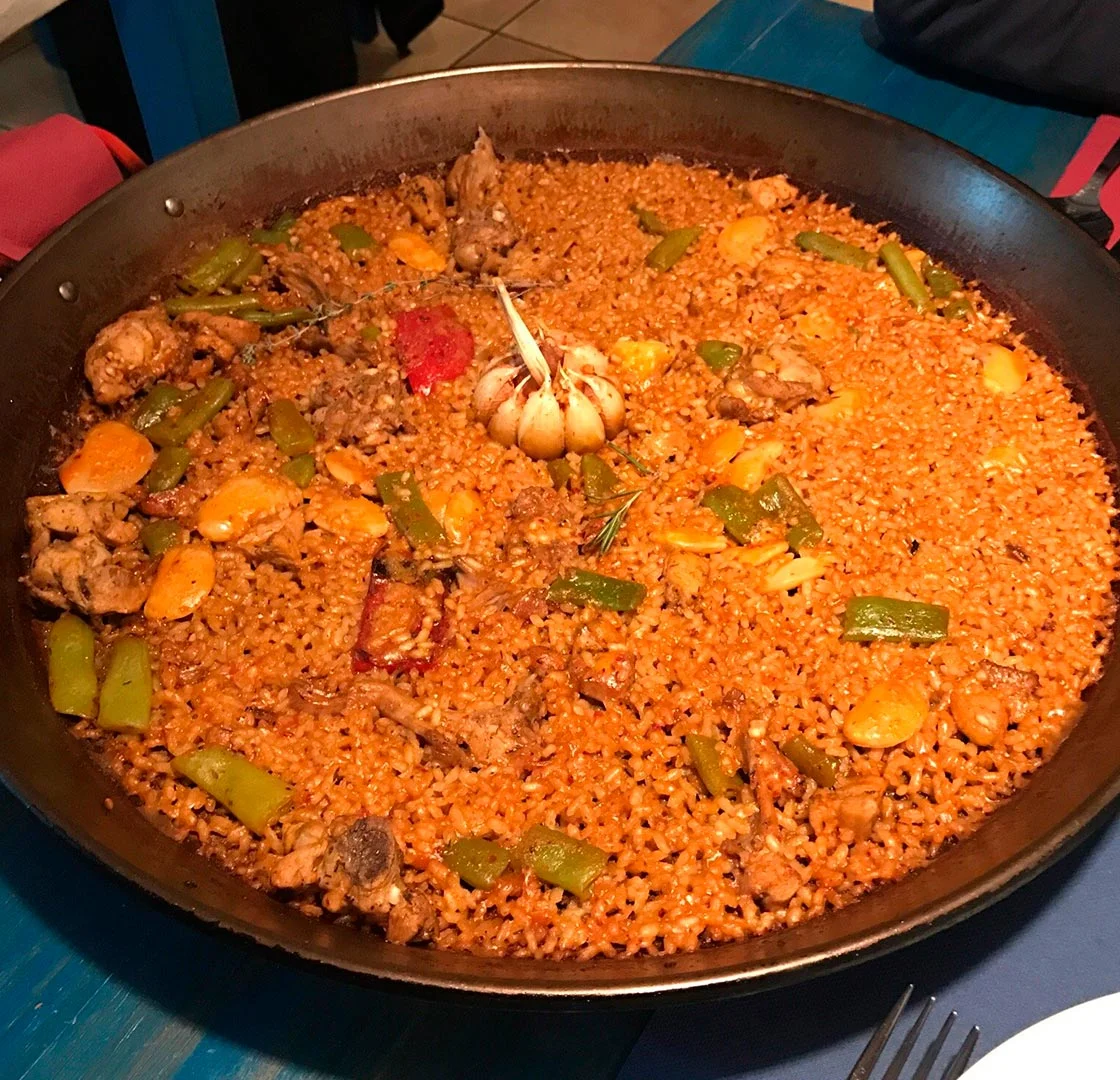 Paella típica valenciana